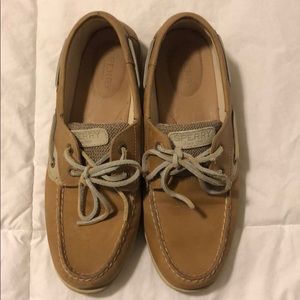 Women’s size 8.5 Sperry’s GREAT condition.